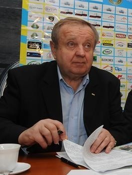 Władysław Komarnicki ma nadzieję na podpisanie dużego kontraktu sponsorskiego z ogólnoświatowym koncernem, posiadającą swą polską siedzibę w Warszawie