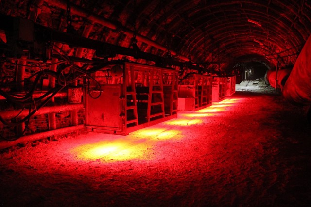Kolejki podwieszane z nowym, innowacyjnym oświetleniem pojawiły się w dwóch kopalniach JSW