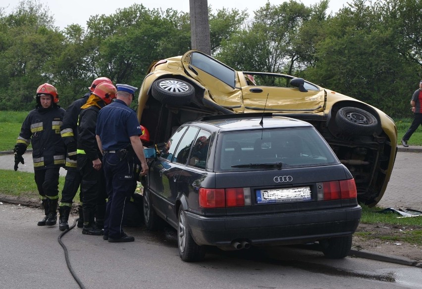 Malbork: Wypadek na ulicy Konopnickiej. Dwie osoby zostały ciężko ranne [ZDJĘCIA]