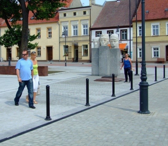 Gminie udało się również odnowić pomnik Powstańców Śląskich, który początkowo miał zniknąć z rynku.