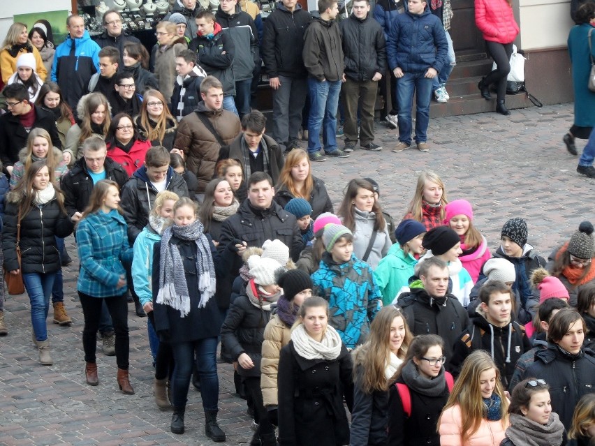 Ok. 200 osób tańczyło poloneza na rynku w Lublińcu