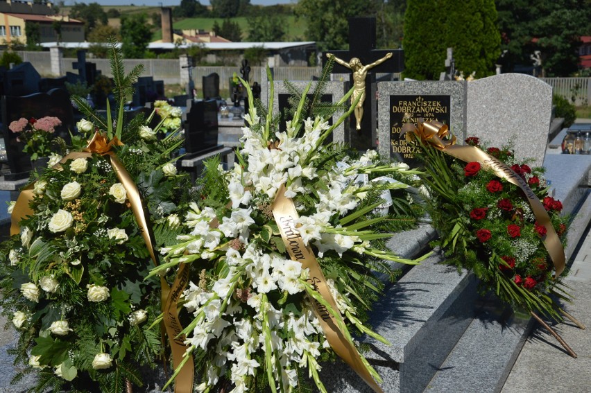 Gołcza. Na cmentarzu w rodzinnej parafii odbył się pogrzeb ks. dr Stanisława Dobrzanowskiego