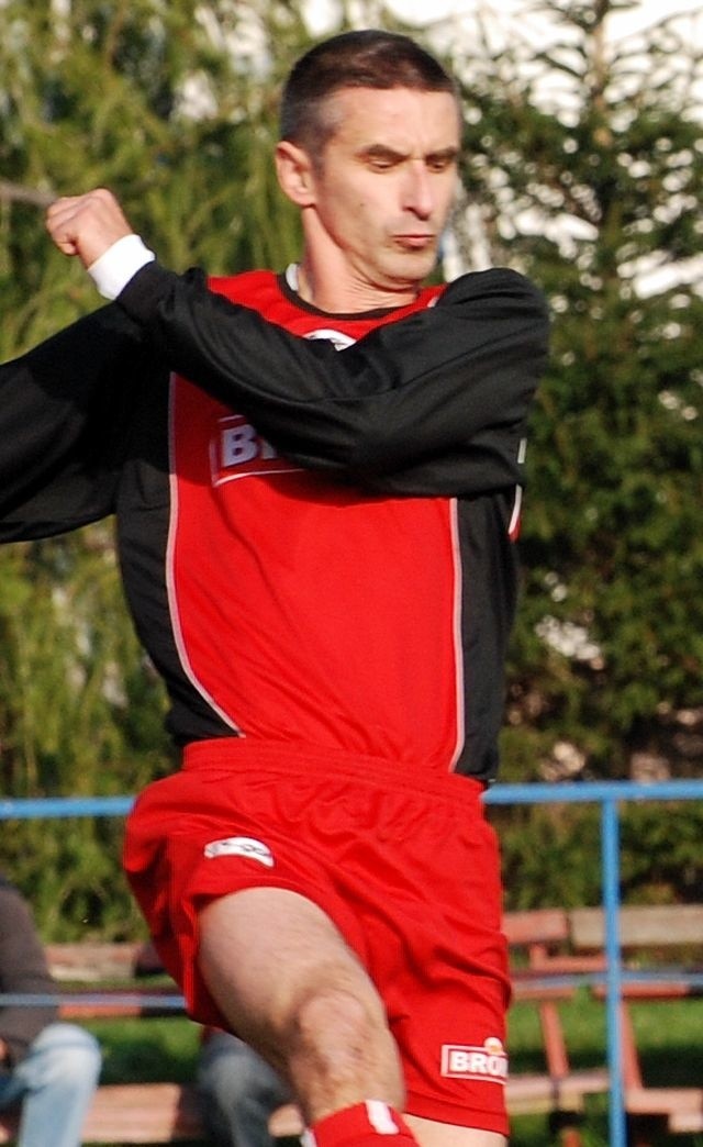 Grającym trenerem Wiekowianki jest Janusz Studziński.