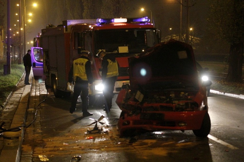 Wrocław: Wypadek na Ślężnej. Zderzyło się pięć aut. Trzy osoby w szpitalu (ZDJĘCIA)