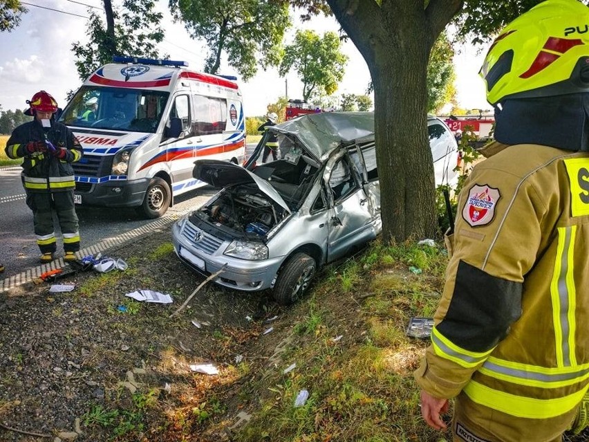 Groźny wypadek na DK 78 w Sączowie. Śmigłowiec LPR przetransportował jednego z kierowców do szpitala [ZDJĘCIA]