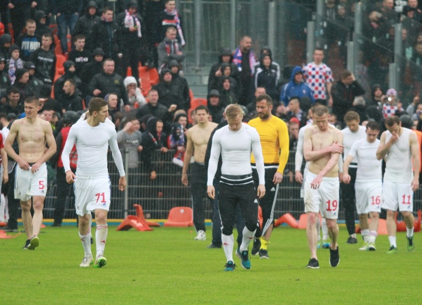 Górnik Zabrze spadł do 1. ligi po remisie 1:1 z Termalicą w...