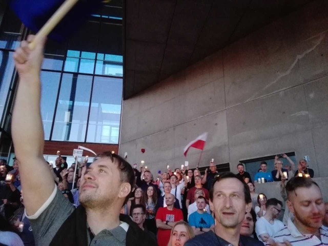 Czy ostatnie protesty przeciw reformie sądownictwa są przykładem astroturfingu? Na zdjęciu manifestacja w Katowicach