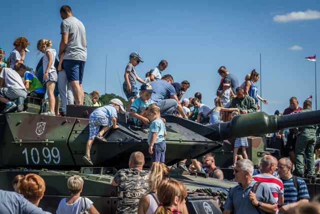 Piknik wojskowy z okazji Święta Wojska Polskiego okazał się frekwencyjnym hitem. Do Myślęcinka zjechało się bardzo dużo bydgoszczan.