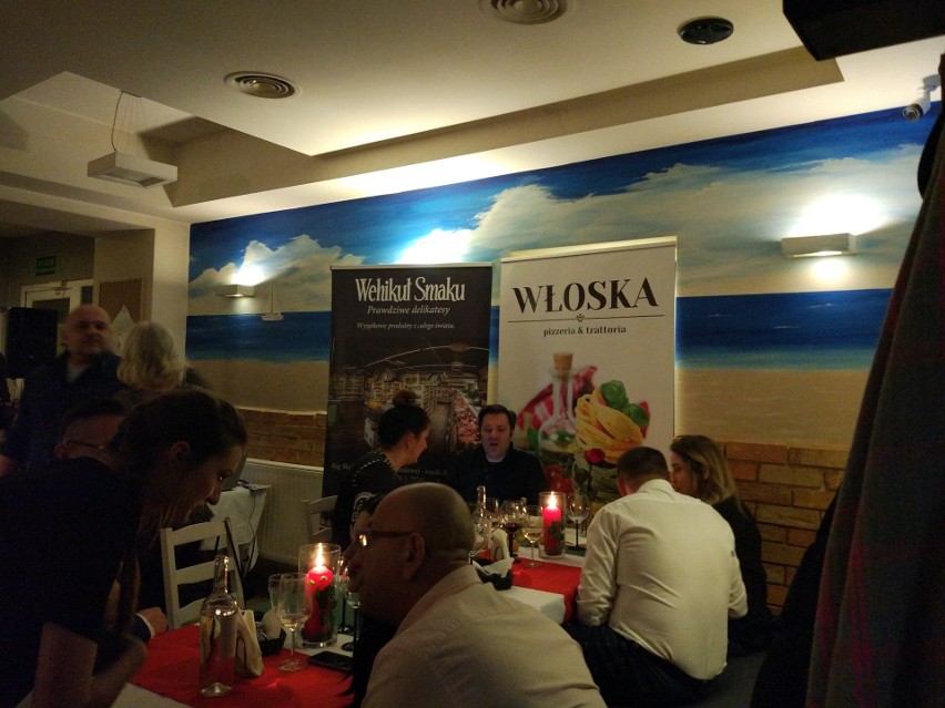Włoski wieczór w kieleckiej pizzerii. Była degustacja wina i koncert Alberto Amati
