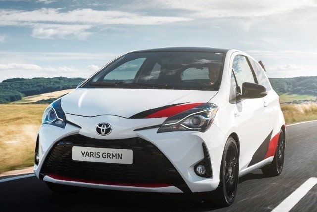 Toyota Yaris GRMNSercem układu napędowego Toyoty Yaris GRMN jest 4-cylindrowy, 16-zaworowy silnik benzynowy o pojemności 1798 cm3, wyposażony w napędzany mechanicznie kompresor Magnusson Eaton oraz układ zmiennych faz rozrządu. Jednostka rozwija moc maksymalną 212 KM (156 kW) przy 6800 obr./min. Szczytową wartość momentu obrotowego 250 Nm silnik ten osiąga przy 5000 obr./min.Fot. Toyota