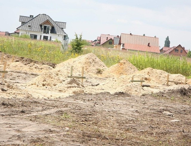 Działki budowlane w NamysłowieW rejonie Namysłowa, gdzie będą sprzedawane działki budowlane, jest kanalizacja oraz wodociąg.