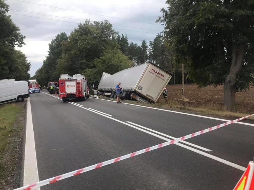 Horodnianka. Kolizja z udziałem pięciu pojazdów na drodze krajowej nr 8. Jeden z pojazdów wpadł do rowu