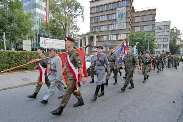 Piłsudczycy liczą, że przed 100. rocznicą wymarszu kadr&oacute;wki, czyli 6 sierpnia 2014 r., w budynku powstanie prawdziwe muzeum.  Jeśli się to uda, będzie ono uboższe, bez zbior&oacute;w z zagranicy