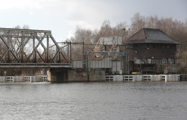 Obecny wygląd most zyskał po modernizacji w latach 1933-1935: zbudowano przęsło zwodzone z przeciwwagą.