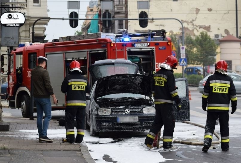 Osobowy volkswagen zaczął się dziś palić na al. Kościsuzki...