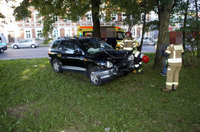 Wypadek na ulicy Bałtyckiej w Słupsku. Dwie osoby w szpitalu [ZDJĘCIA]
