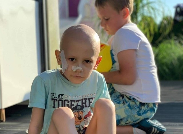 Natan Gajk z Sosnowca znany jest w sieci jako Pan Torpeda. 6-letni chłopczyk walczy z nowotworem