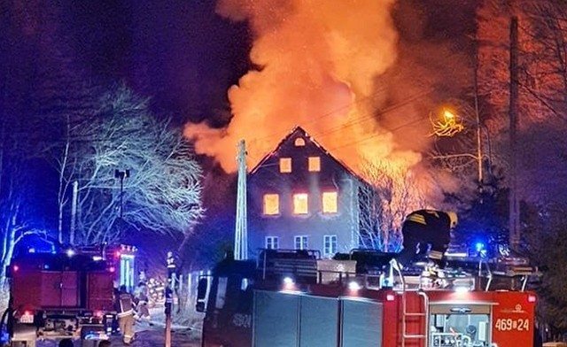 Tragiczny pożar domu przy ulicy Wiosennej w Lądku-Zdroju