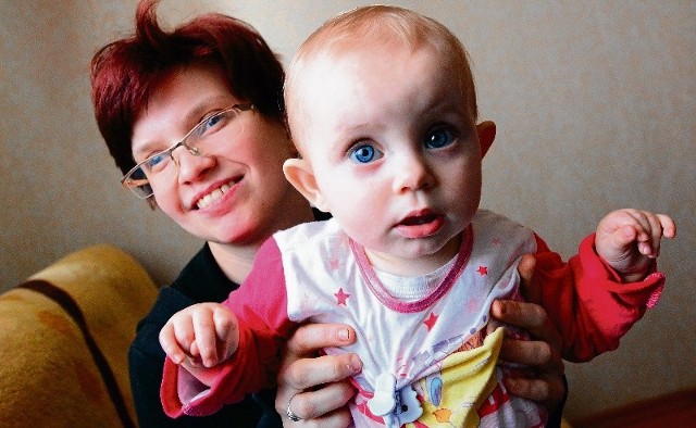 Natalia Pawlaczyk nie wyobraża sobie życia bez swojej 13-miesięcznej córki Joanny. Jednak to sąd zadecyduje, czy odebrać jej dziecko i ewentualnie przekazać je do adopcji innej rodzinie