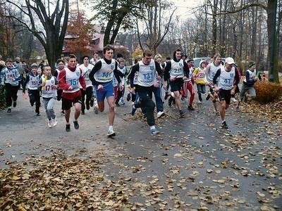 Uczestnicy XIX Biegu Niepodległości wystartowali z parku im. Józefa Piłsudskiego. Na trasie rywalizowały 34 sztafety. Fot. ZK