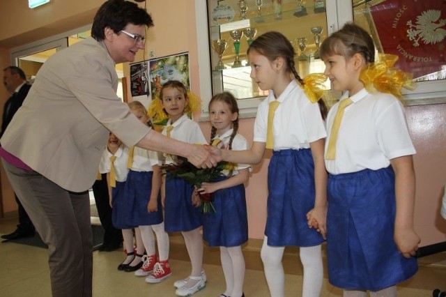 Minister Krystyna Szumilas odwiedziła m.in. dzieci z przedszkola nr 2 z oddziałami integracyjnymi w Kluczborku.