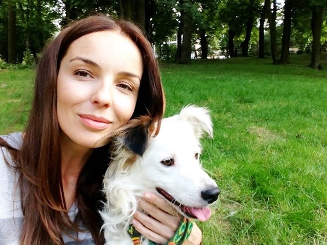 Na zdjęciu Agnieszka Włodarczyk i pies Leon.