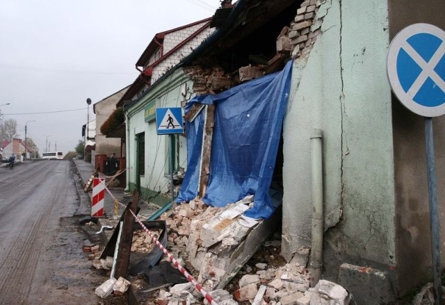 Ciężarówka staranowała budynek cukierni w Iłży.