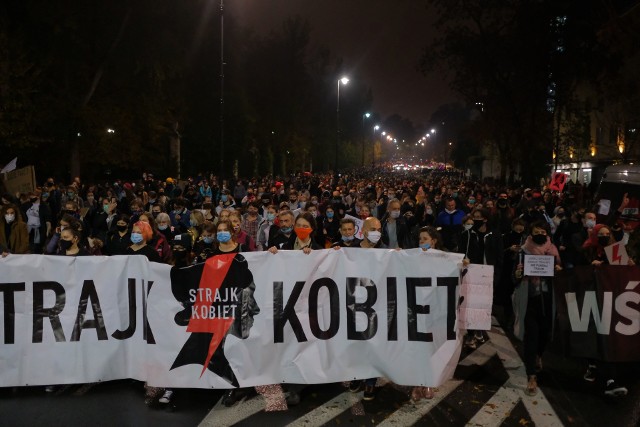 W piątek w Warszawie kobiety protestowały przeciwko zaostrzeniu prawa dotyczącego aborcji