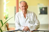 Najstarszy walczący z epidemią lekarz w Polsce w "złotej dziesiątce" nominowanych do tytułu Człowieka Roku Dziennika Bałtyckiego