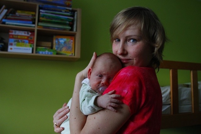 Młode matki mają wciąż dużo pytań i wątpliwości dotyczących nowych przepisów w sprawie urlopów macierzyńskich.