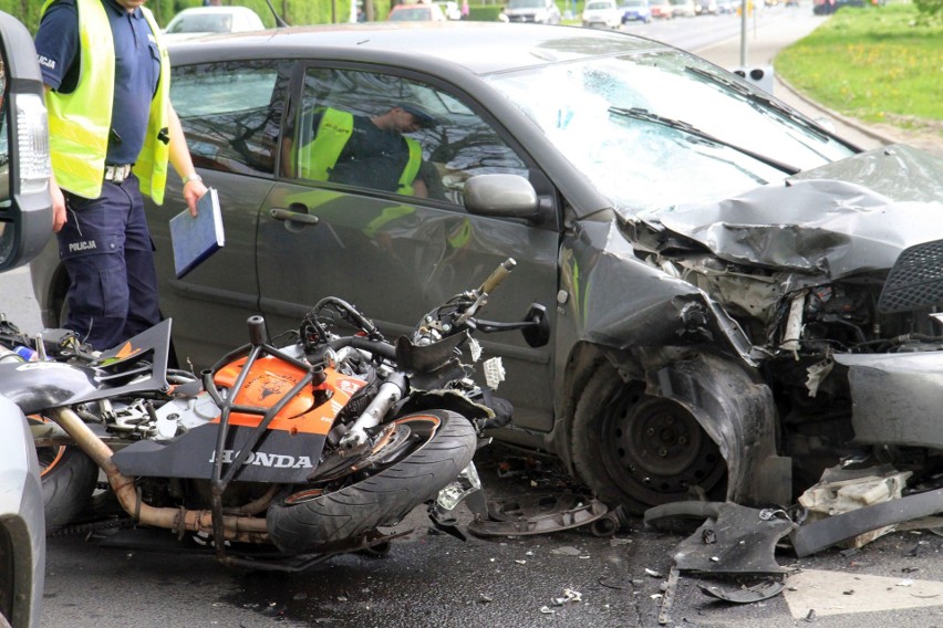 Wypadek na Borowskiej. Motocyklista w ciężkim stanie 