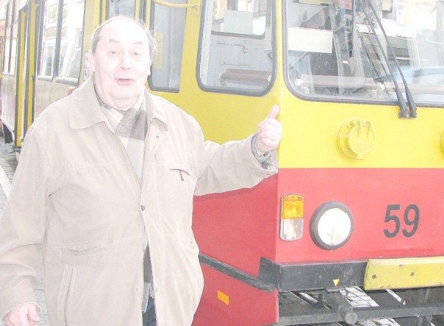 - Dobrze, że miasto chce kupić mniej wyeksploatowane tramwaje - mówi Jan Golombek, pasażer i pasjonat tramwajów