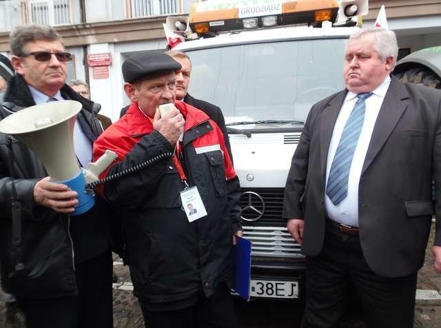 Wawrzyniec Piejko (pierwszy z lewej) podkreśla, że rolnicy wiele razy protestowali już w Grudziądzu i nic złego nikomu się nie stało. Dlatego nie rozumie decyzji o tym, by nie mogli oni zorganizować kolejnej demonstracji