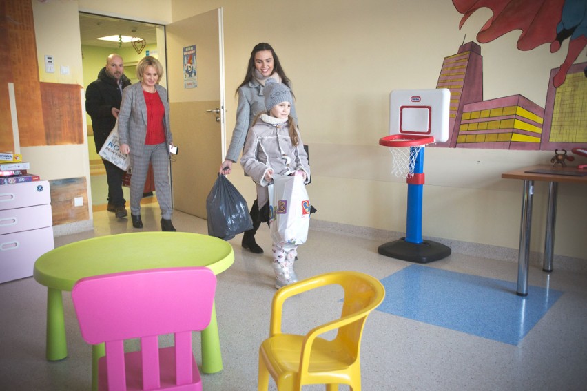Mała słupszczanka zorganizowała zbiórkę dla pacjentów słupskiego szpitala (wideo, zdjęcia)