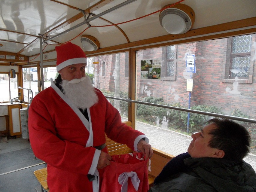 Mikołaj w zabytkowym tramwaju w Bytomiu
