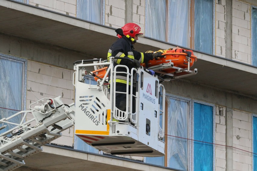 Wypadek na budowie. Na 11. piętrze robotnika przygniotło rusztowanie