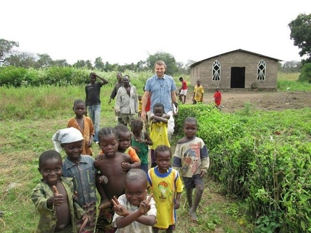 Ks. Mateusz Dziedzic w Republice Środkowoafrykańskiej jest od pięciu lat. Na misji w Baboua prowadził m.in. przedszkole