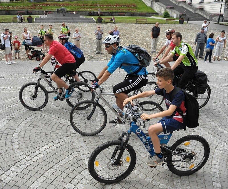 "Wakacyjny peleton gwiazd" będzie emitowany w każdy weekend...