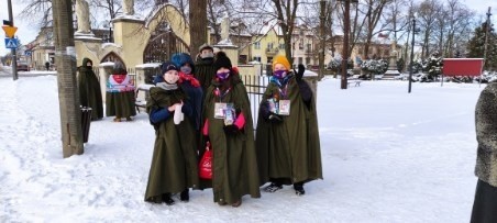 Harcerze, jak co roku są wolontariuszami Wielkiej Orkiestry Świątecznej Pomocy w Białobrzegach. Od rana kwestują na ulicach miasta.