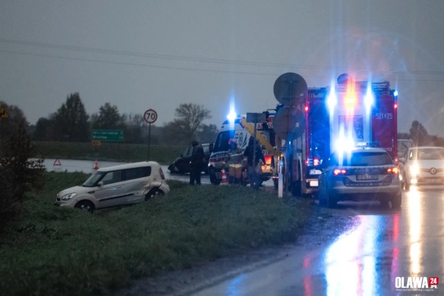 31.10.2023 r. Wypadek dwóch samochodów osobowych pod Oławą.