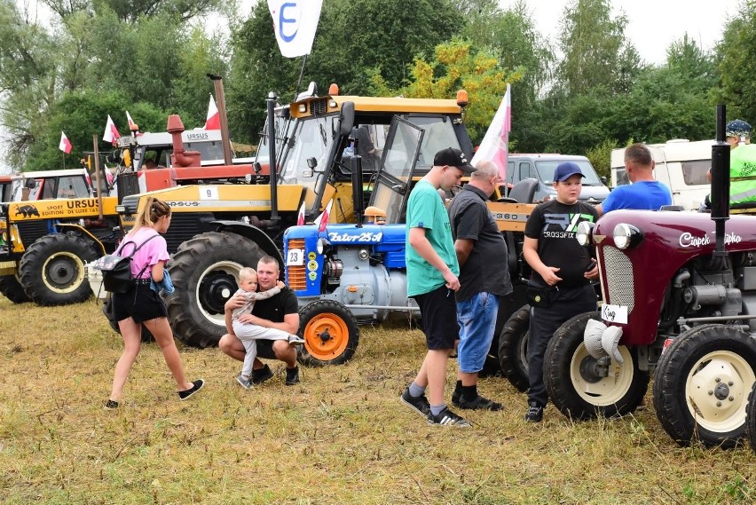 Na jeden dzień w roku Wielowieś zmienia się w traktorową...