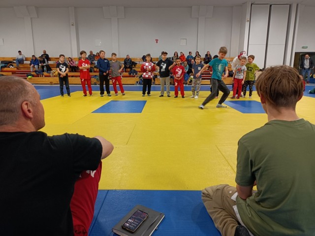 Mikołajki w stylu break dance. Zabawa ze szkołą tańca NASA z Koszalina