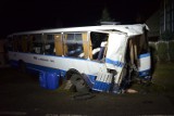 Wypadek pod Bełchatowem. Tir zderzył się z autobusem. 15 osób rannych [ZDJĘCIA]