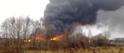 Katastrofa w Białymstoku Dym unosi się nad miejscem zdarzenia