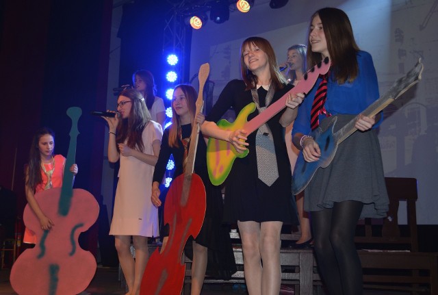 Wspaniałą ucztę muzyczną zafundowały żninianom dziewczęta ze Studia Piosenki działającego pod okiem Marka Nowaka przy ŻDK.