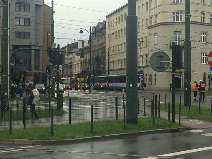 Zerwanie trakcji na skrzyżowaniu Dietla/Starowiślna