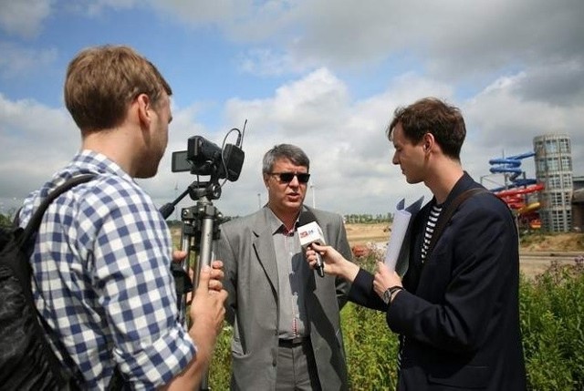 Wojciech Gajewski (w środku) był radnym SLD, potem niezależnym, obecnie jest w SPO.