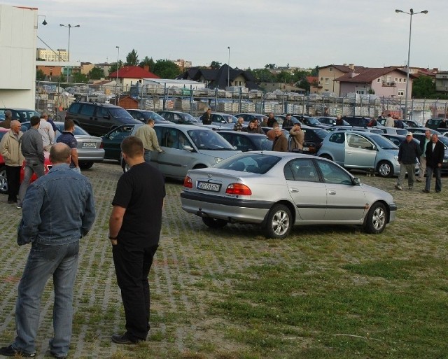 Frekwencja podczas pierwszej autogiełdy w Radomiu przerosła oczekiwania organizatorów.