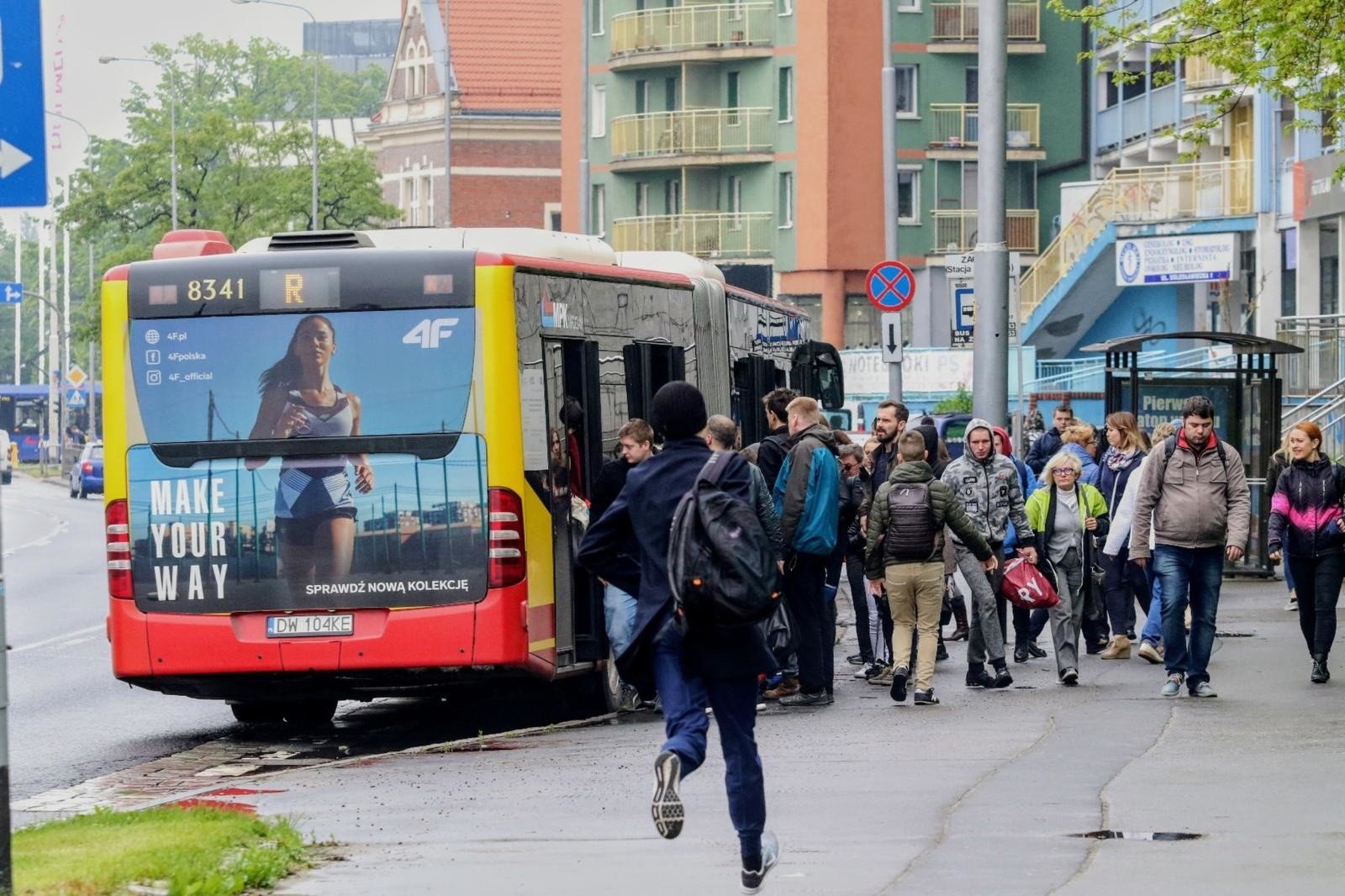 Wrocławianie błagają o zwiększenie liczby autobusów i tramwajów. Urząd: Już  to zrobiliśmy | Gazeta Wrocławska