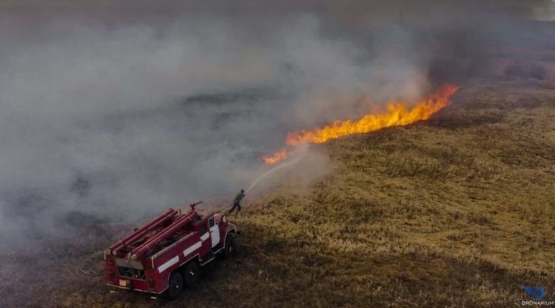 Fotografia wykonana przez ukraińskich strażaków podczas...